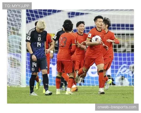 球员场上互动体现团队精神,鼓励与配合贯穿始终 球员场上互动体现团队精神,鼓励与配合贯穿始终