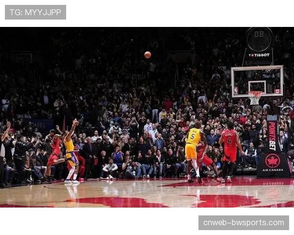 公牛快攻反击湖人，怀特推进速度打破阵地战